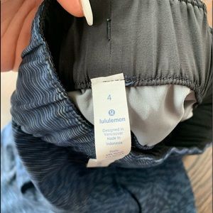 Lululemon *size 4* blue pattern joggers